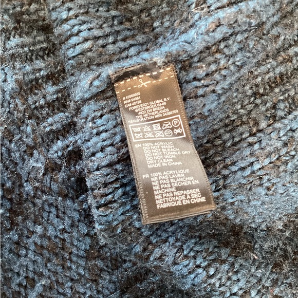 Forever 21 V neck cardigan sweater - Picture 3 of 5